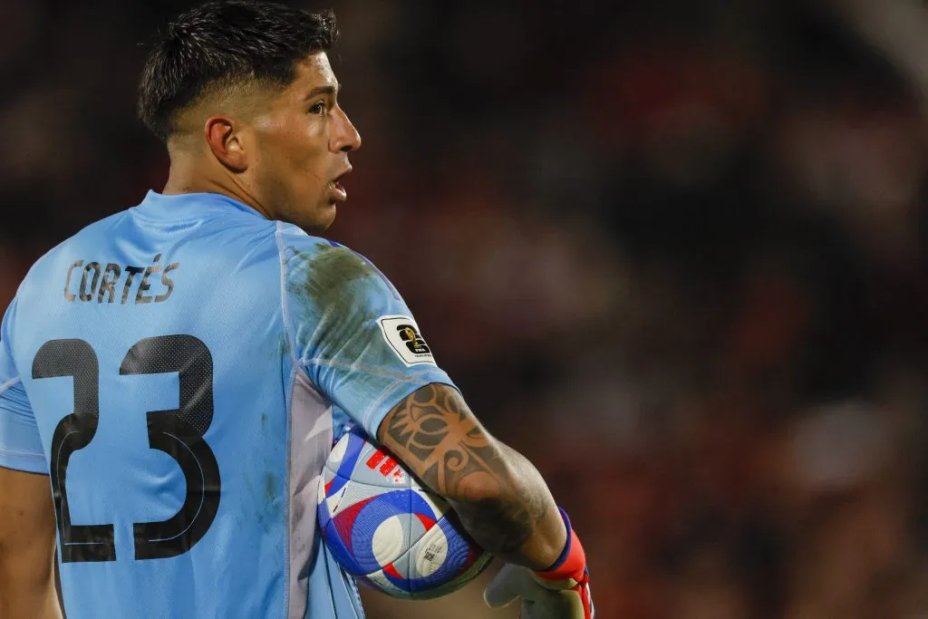 Brayan Cortés en el arco de la selección chilena. (Andres Pina/Photosport).