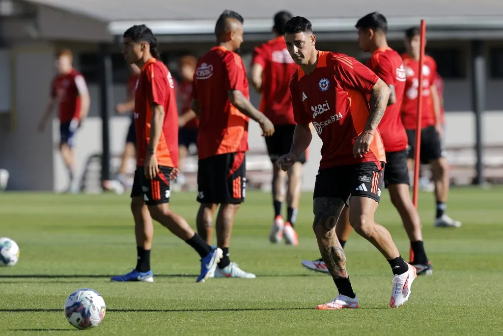 Fernando Zampedri en una práctica de la selección chilena. (Javier Torres/Photosport).