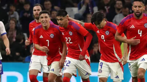 Chile enfrentará a Paraguay sin el máximo goleador del 2025 en los titulares.