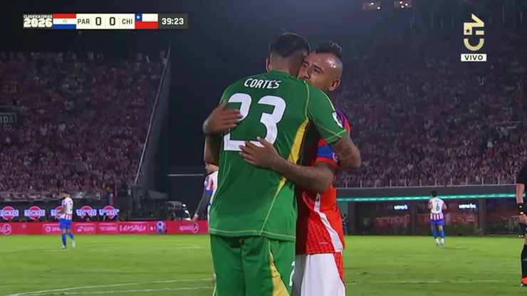Felicitaciones de Vidal: el tapadón de Cortés para salvar a Chile del gol de Paraguay.
