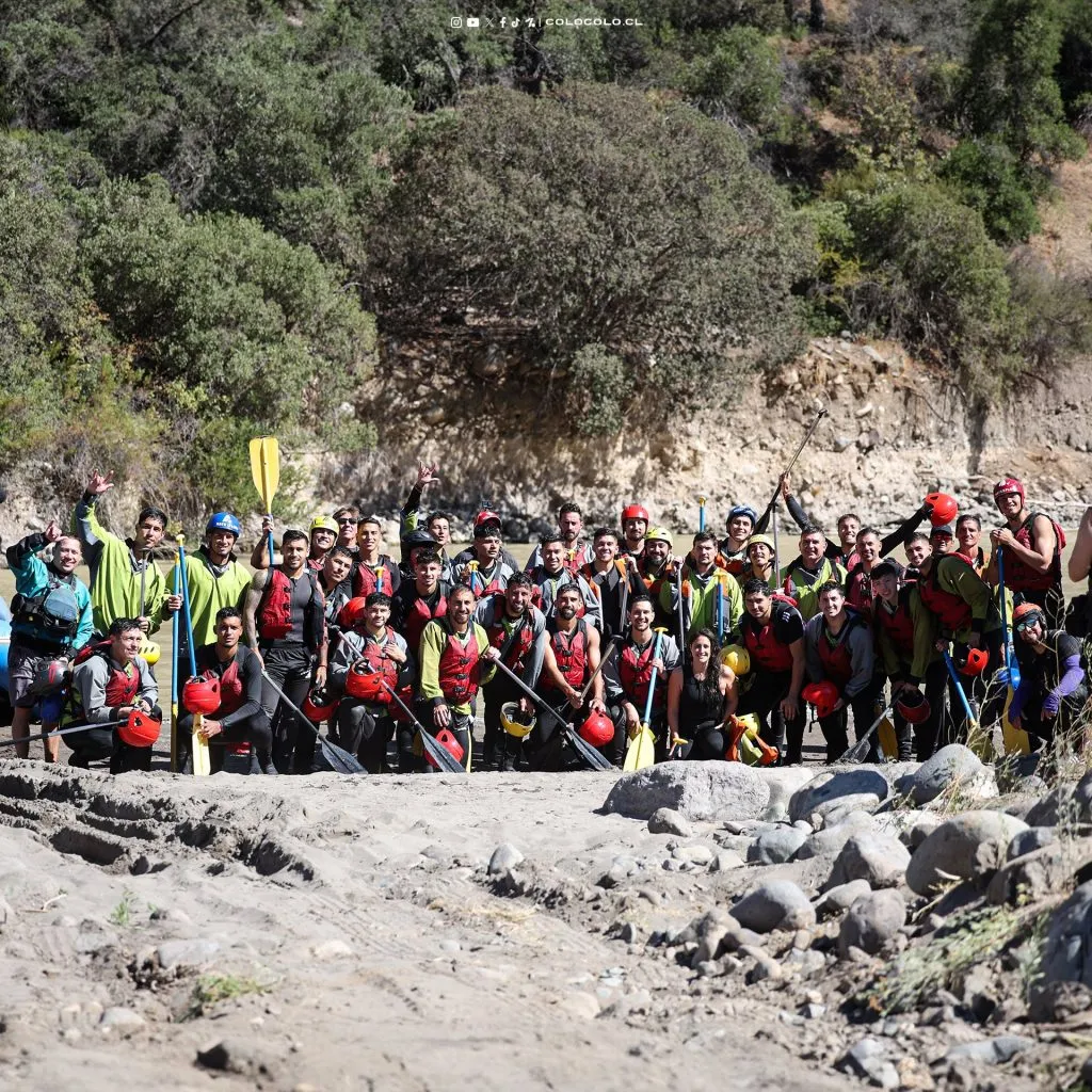 El plantel de Colo Colo vivió una jornada de rafting pero con uno de sus jugadores pasando tremendo susto. Foto: Colo Colo.