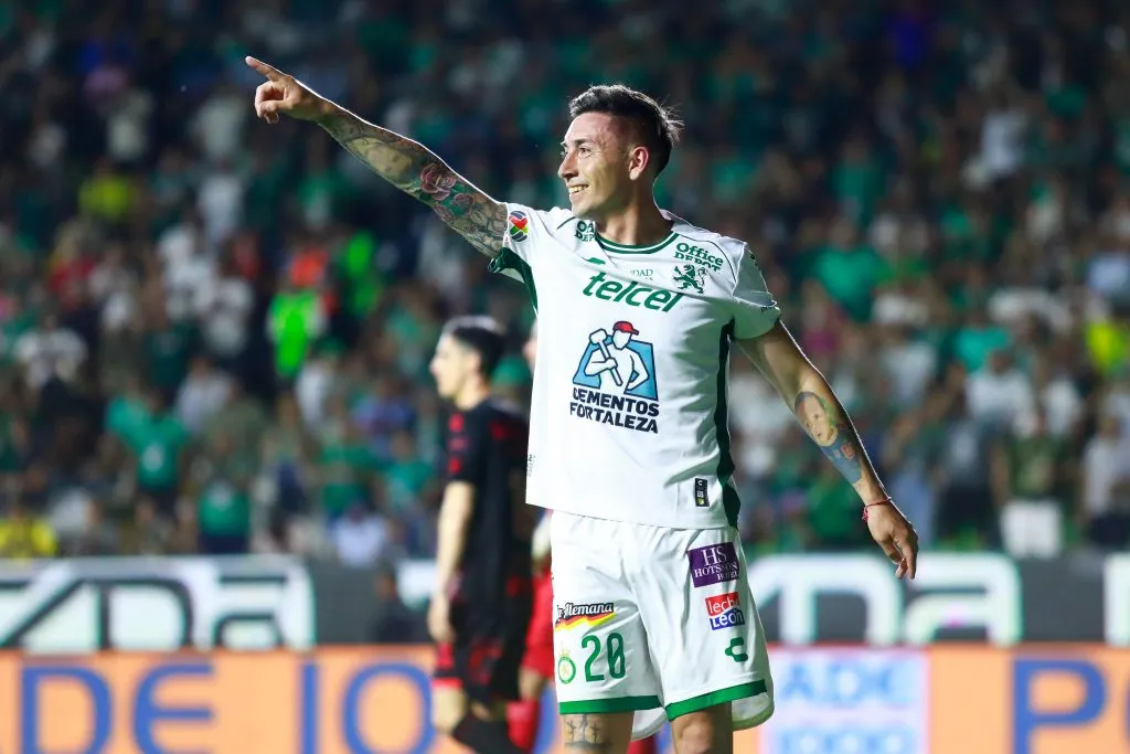 Rodrigo Echeverría celebra uno de sus tres goles en el León, donde ha jugado 11 partidos. (Leopoldo Smith/Getty Images).
