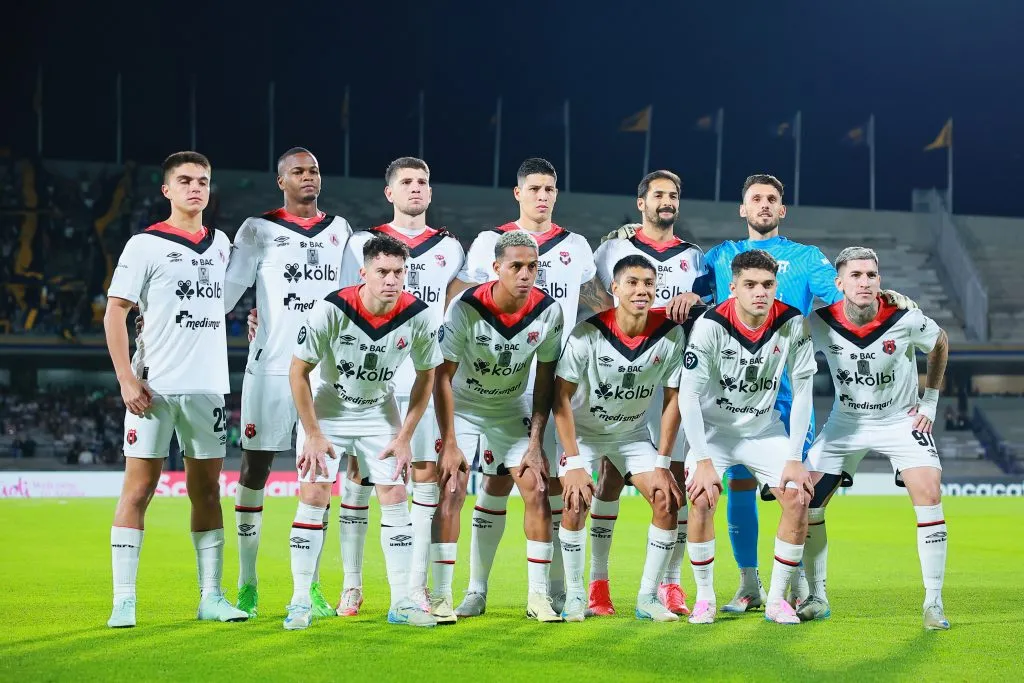 Alajuelense sería el gran beneficiado con la baja del León de México. (Foto: Manuel Velasquez/Getty Images)