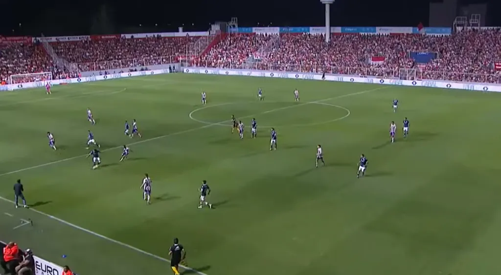 El pase de Maxi Salas hacia Gabriel Arias. (Captura ESPN).