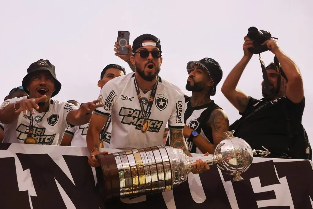 Alex Telles, figura de Botafogo, rival de la U y vigente campeón de Copa Libertadores: elogios para el Chuncho.