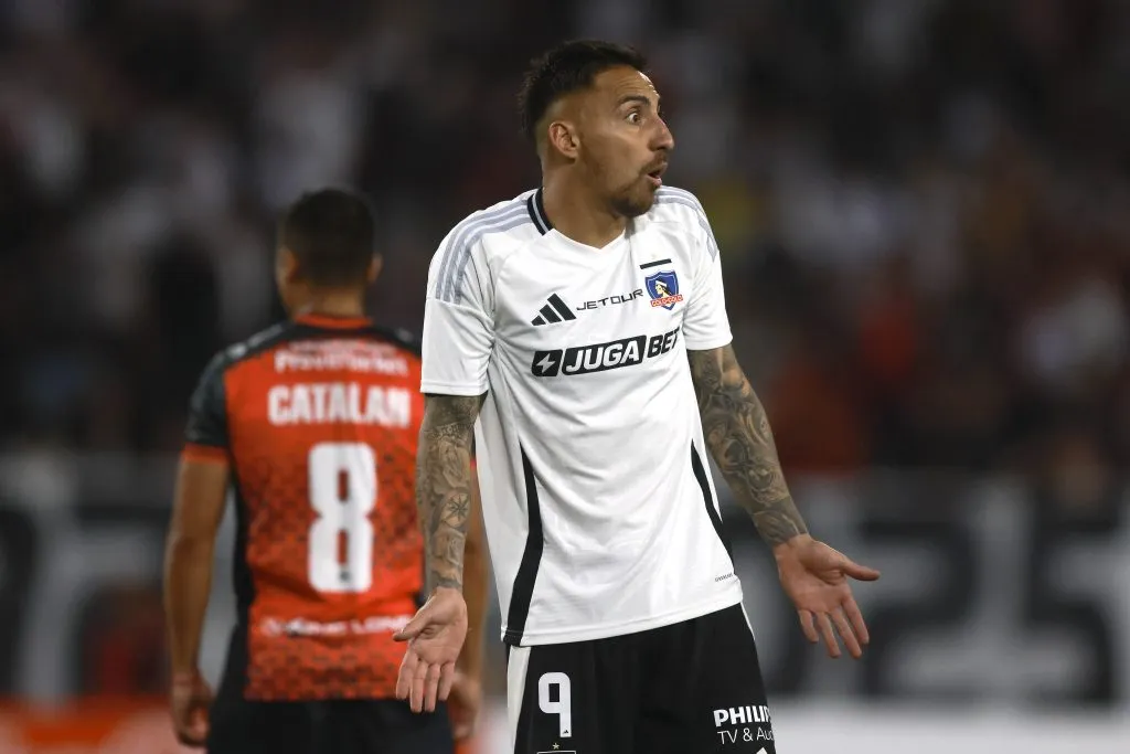 Javier Correa en acción ante Deportes Limache. (Felipe Zanca/Photosport).