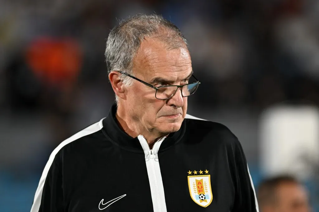 Marcelo Bielsa es criticado en Uruguay. (Photo by Guillermo Legaria/Getty Images)