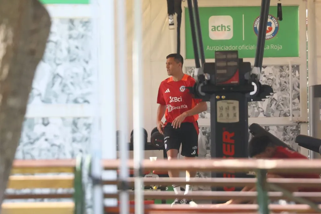 Alexis en el gimnasio de Juan Pinto Durán. Foto: Dragomir Yankovic/Photosport