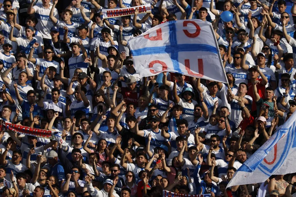 Sorprendente encuesta habla de un eventual apoyo de los hinchas de Universidad Católica a la U en una final internacional. Foto: Andres Pina/Photosport