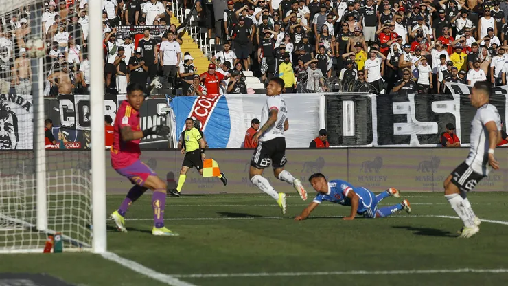 Sagredo explica la crisis de los goles del fútbol chileno en la televisión.