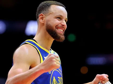 Stephen Curry sorprende con increíble lanzamiento