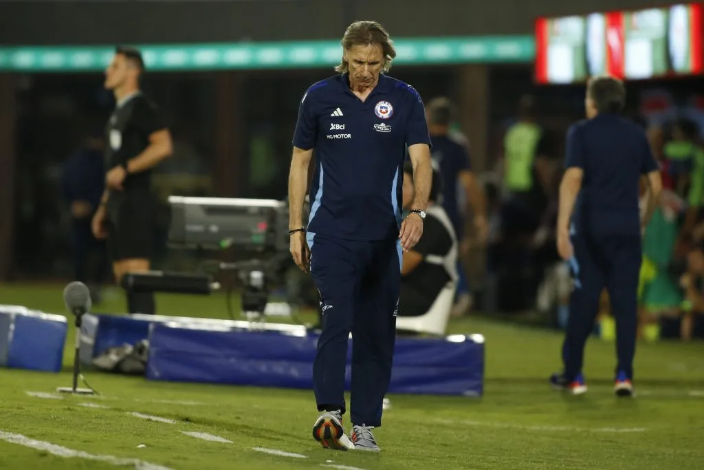 Ricardo Gareca en el estadio Defensores del Chaco. (Angelo Saavedra/Photosport).