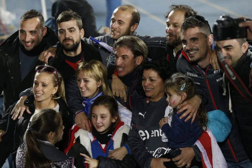 Sebastián Beccacece y una foto familiar post título en la Copa América 2015. (Marcelo Hernández/Photosport).