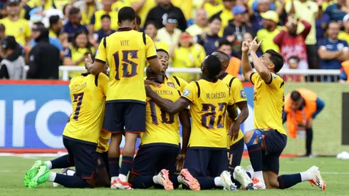Los hinchas del Tri recibieron al equipo previo al encuentro frente a Chile.