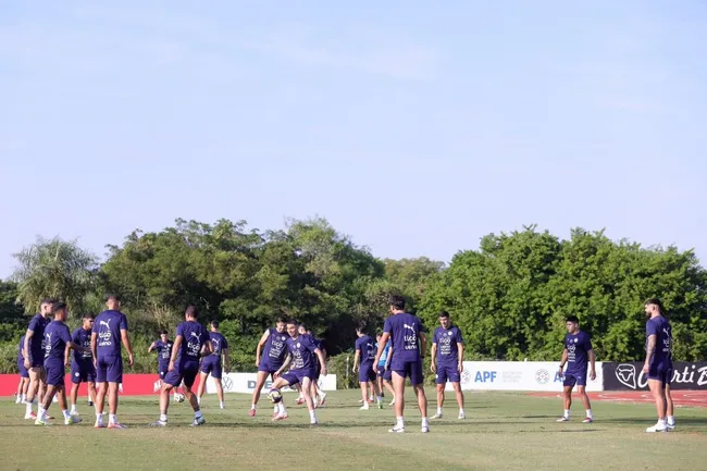 La selección de Paraguay no ha encontrado tranquilidad en Colombia. Foto: Albirroja.