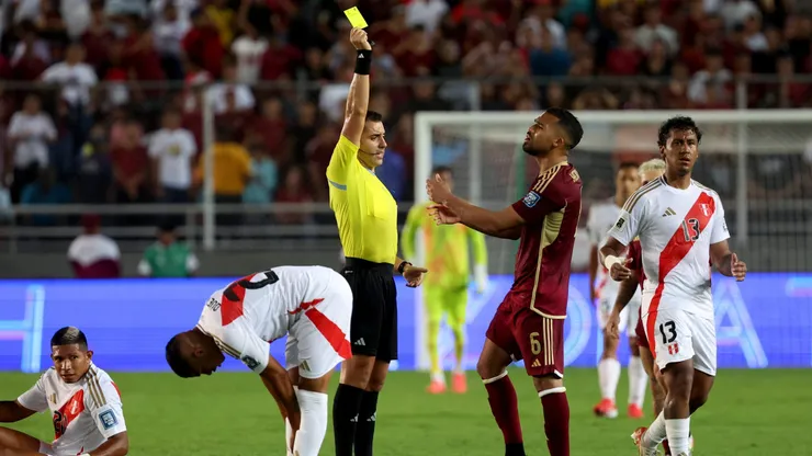 Cristián Garay es criticado en Perú.
