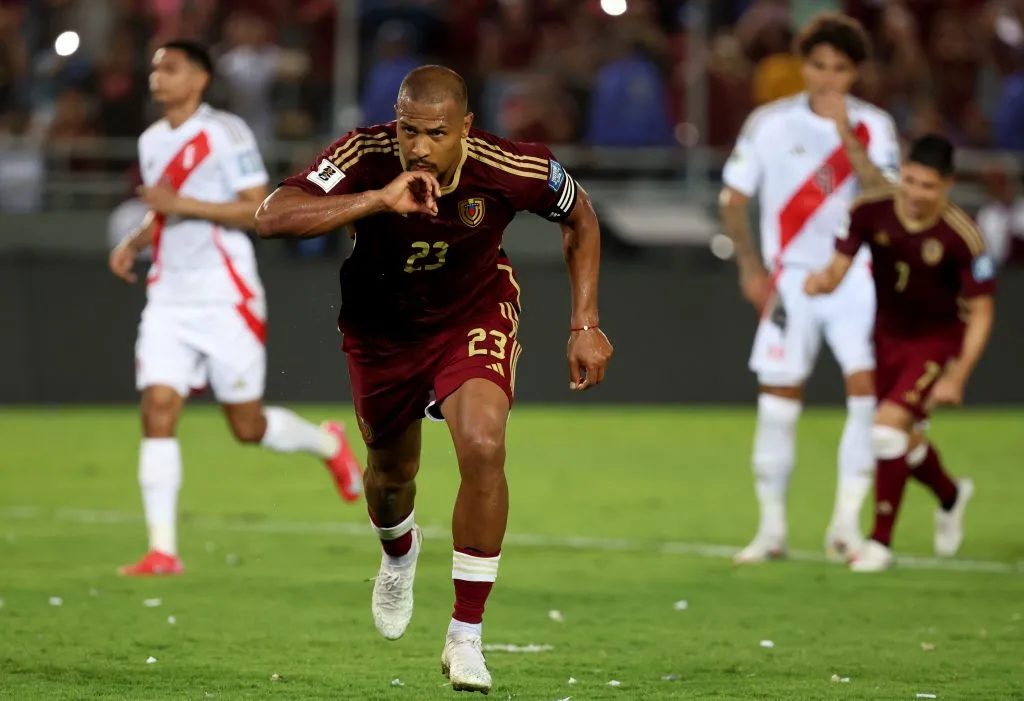 Salomón Rondón anotó el único gol de Venezuela.  (Photo by Edilzon Gamez/Getty Images)