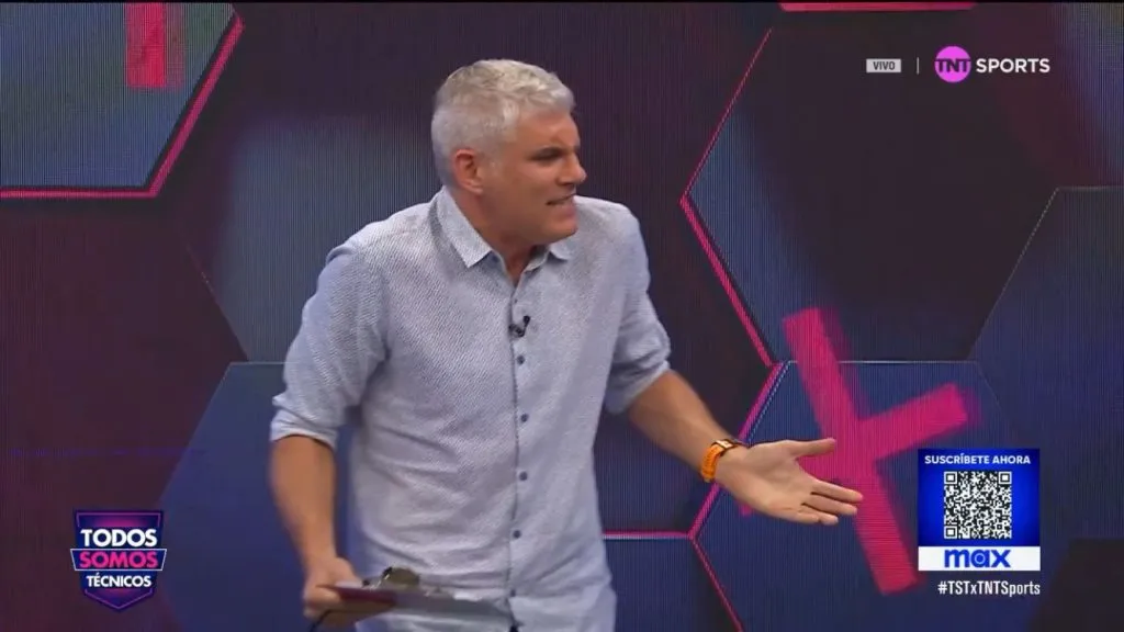 De Tezanos se indignó con Gareca