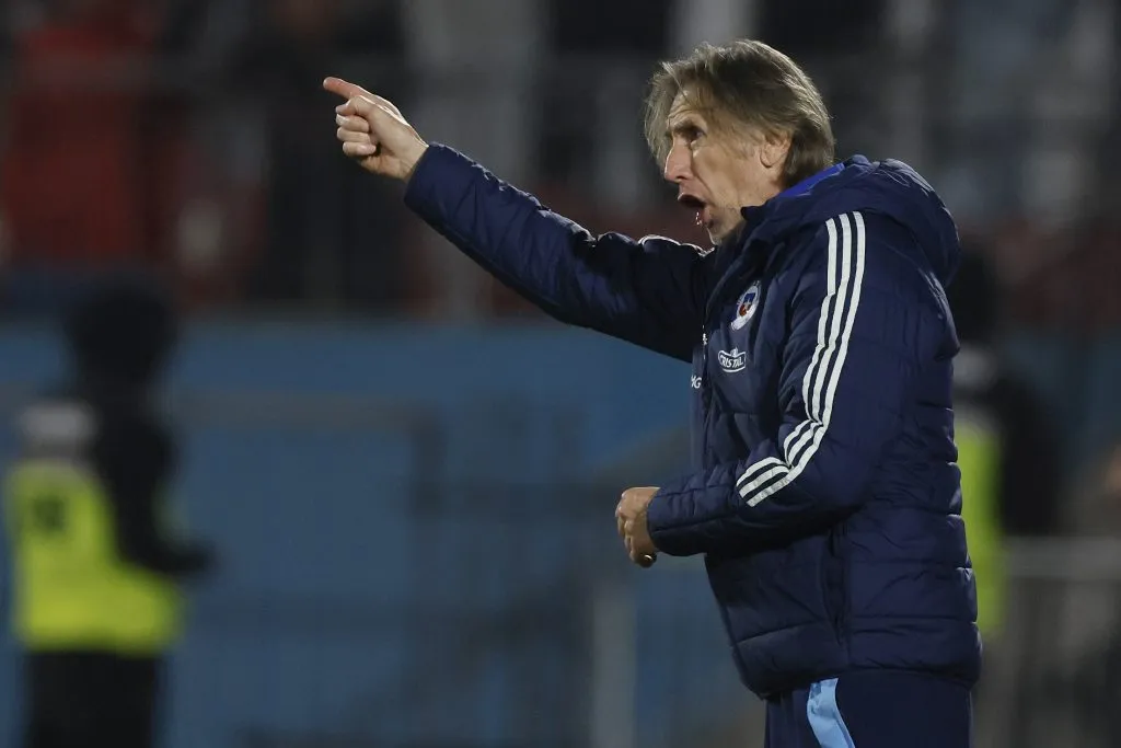 Ricardo Gareca en el partido ante Ecuador. (Andres Pina/Photosport).