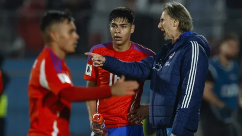Ricardo Gareca "dirigiendo" a Chile.
