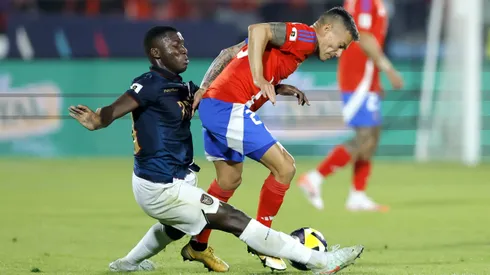Charles Aránguiz jugó en el segundo tiempo del empate de la Roja.