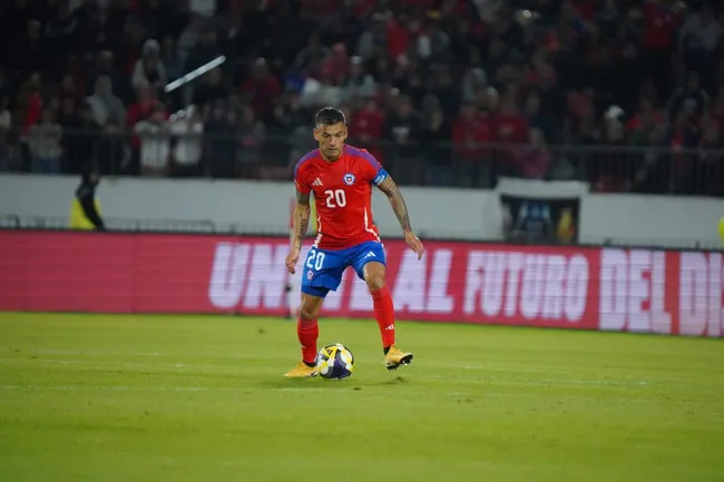 Charles Aránguiz sumó minutos en el duelo de la Roja vs Ecuador. Foto: Cristián Cona / REDGOL.