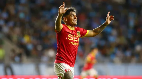 Ariel Uribe marcó uno de los goles de los Hispanos en la goleada sobre los Dragones Celestes.