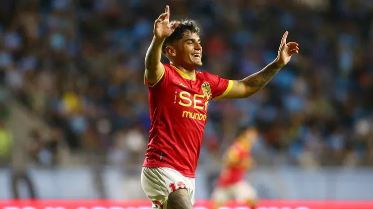 Ariel Uribe marcó uno de los goles de los Hispanos en la goleada sobre los Dragones Celestes.