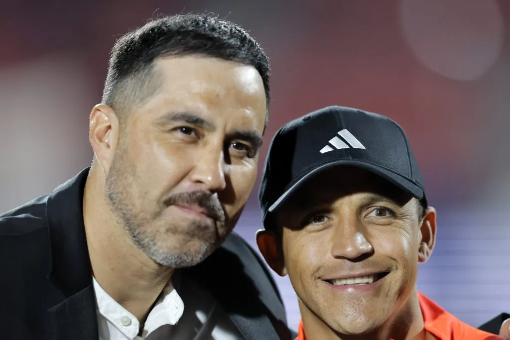 Alexis Sánchez y Claudio Bravo se volvieron a ver en el Estadio Nacional. Foto: Javier Torres/Photosport