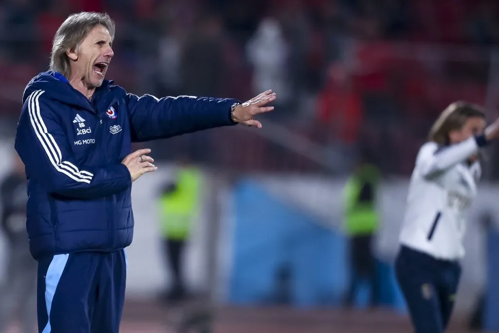 Ricardo Gareca ante la selección de Ecuador. (Pepe Alvujar/Photosport).