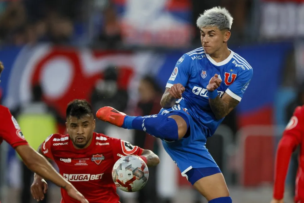 Maxi Guerrero ante Ñublense en la final de la Copa Chile. (Andres Pina/Photosport).