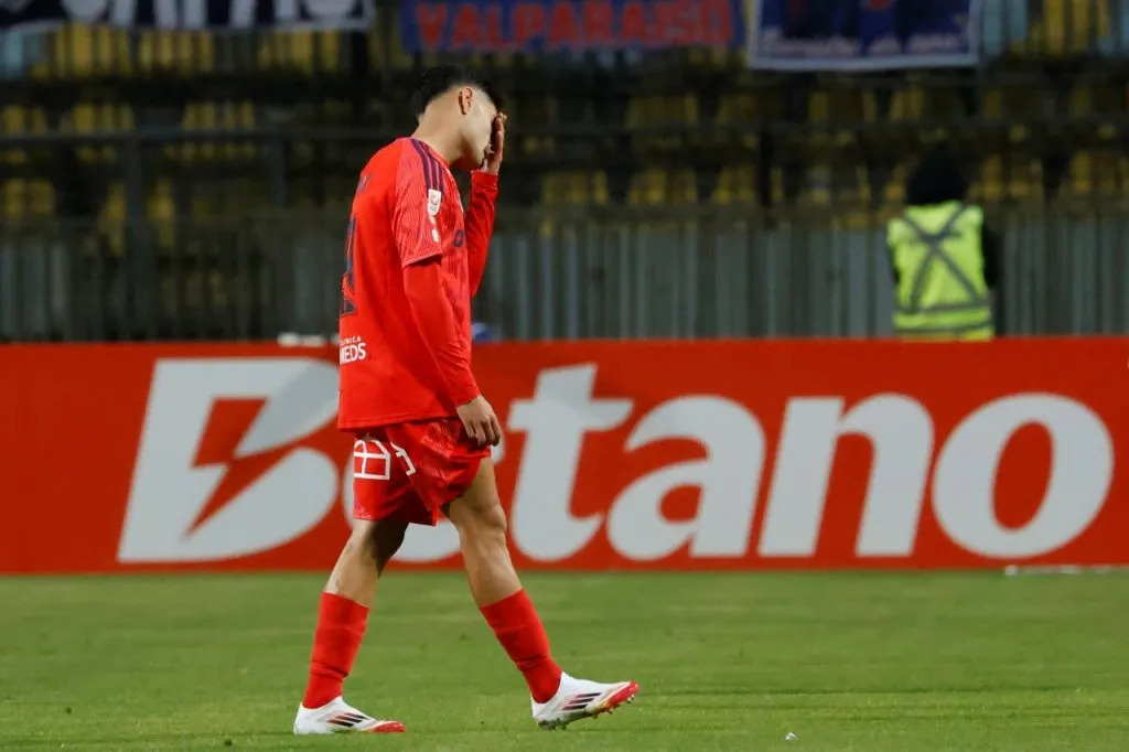 El gesto de Javier Altamirano tras ser expulsado en U de Chile y perderse el Superclásico (Photosport)