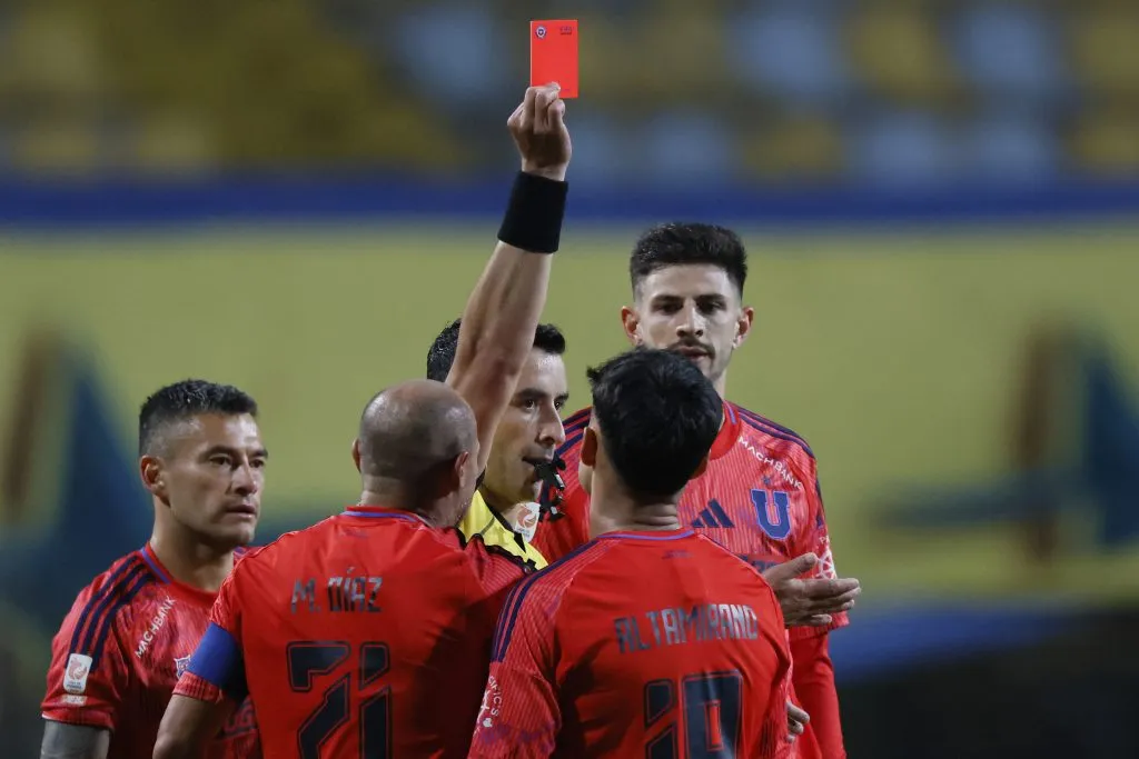 Altamirano expulsado: Caamaño estalla y compara con la amarilla de Vegas en Colo Colo.