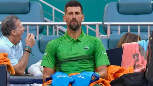 Los extraños guantes de Novak Djokovic