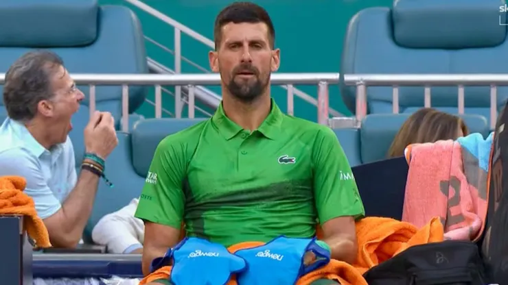 Los extraños guantes de Novak Djokovic