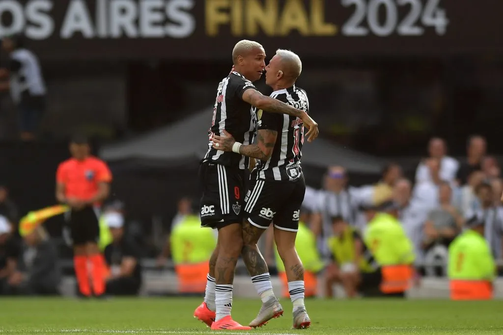 Deyverson y Eduardo Vargas jugaron juntos en Atlético Mineiro. (Marcelo Endelli/Getty Images).