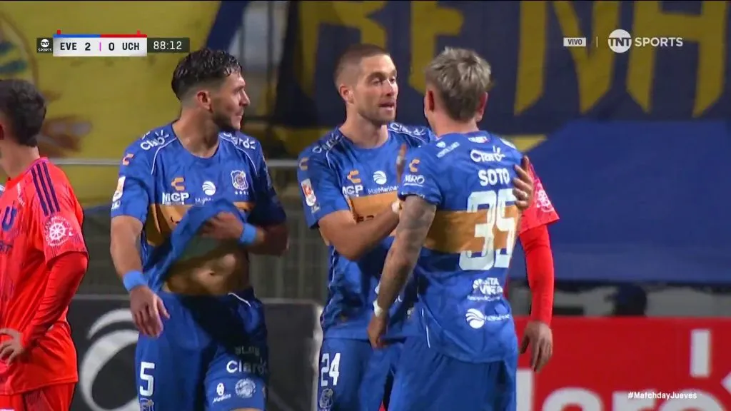 Diego Oyarzún intenta calmar a Lucas Soto. (Captura MAX).