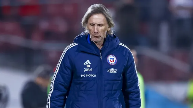 Ricardo Gareca lleva en estas Eliminatorias apenas una victoria, dos empates y cinco derrotas con seis goles a favor y 15 en contra. | Foto: Photosport.