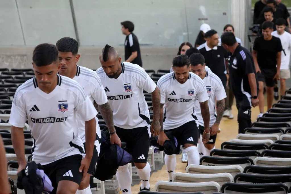 Colo Colo en la presentación de la camiseta 2025. (Javier Salvo/Photosport).