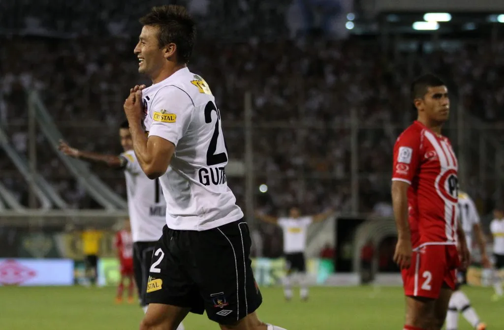 Roberto Gutiérrez festeja un gol ante Unión La Calera. (ANDRES PINA/PHOTOSPORT).