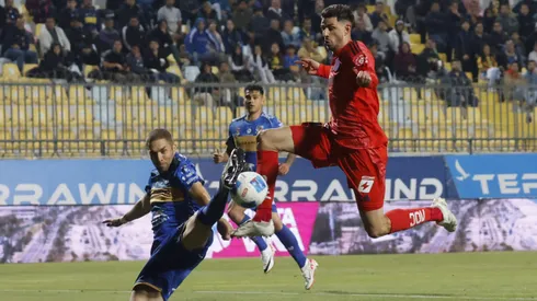 Lucas Di Yorio aparece como titular en U de Chile.