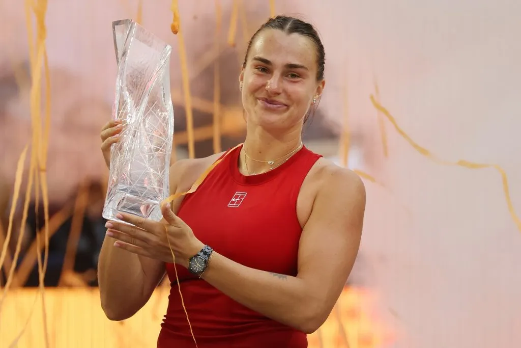 Aryna Sabalenka con el trofeo del Miami Open 2025 (Getty Images).