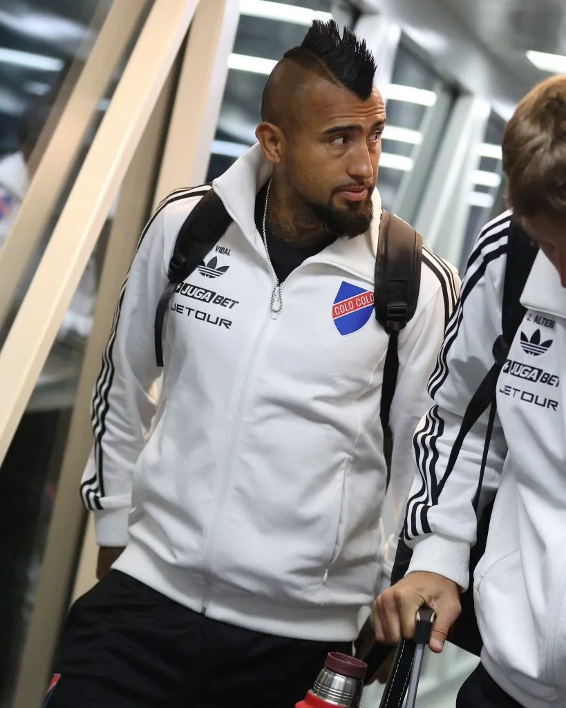 Arturo Vidal en el viaje de los albos a Colombia. Foto: Colo Colo