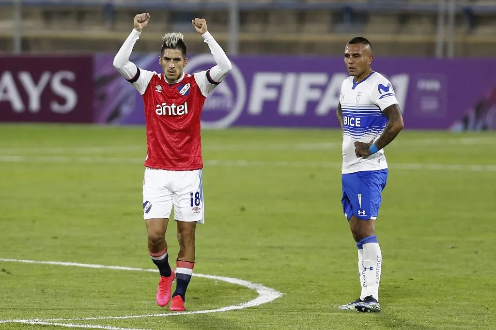Leandro Fernández anotó el descuento de Nacional ante la UC, que ganó 3-1 en San Carlos de Apoquindo. (Marcelo Hernandez/Photosport).