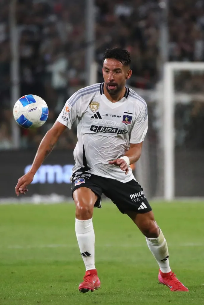 Mauricio Isla superó sus problemas físicos y está listo para volver en Colo Colo. Foto: Photosport.