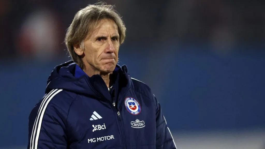 Ricardo Gareca sigue en Chile, por ahora.