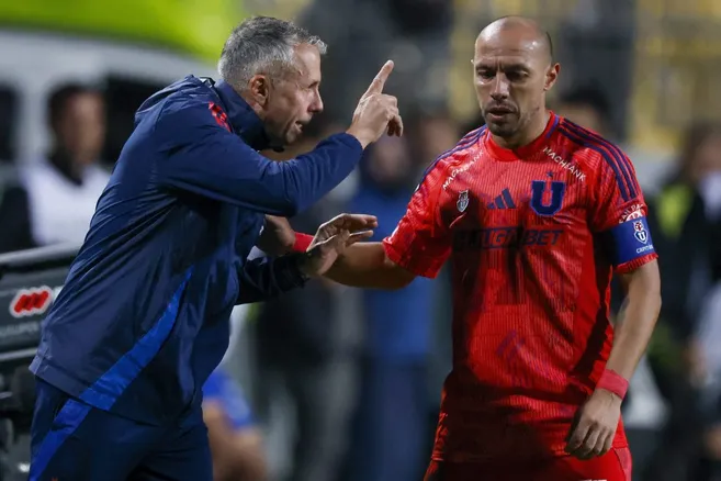 Gustavo Álvarez enciende la alarma en la U con Botafogo. Foto: Andres Pina/Photosport