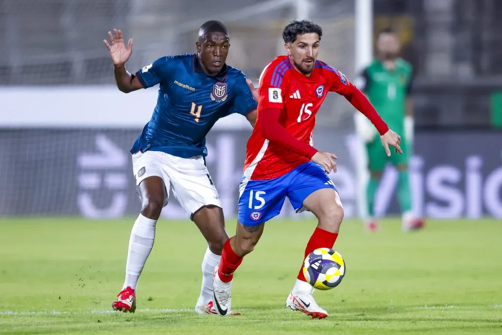 Diego Valdés ante Ecuador. (Pepe Alvujar/Photosport).