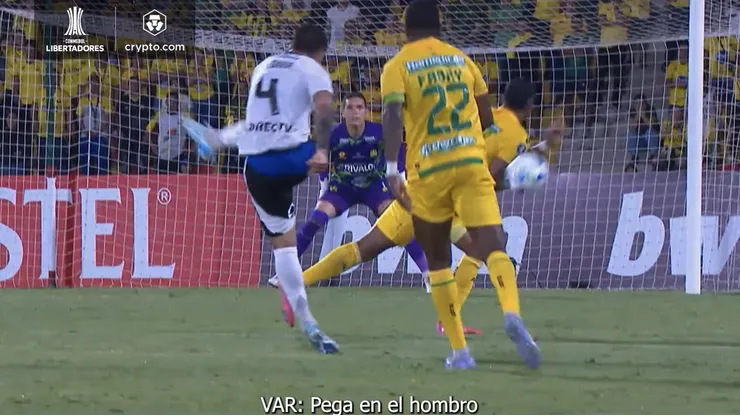 En Colo Colo pedían penal y esto dijeron en el VAR