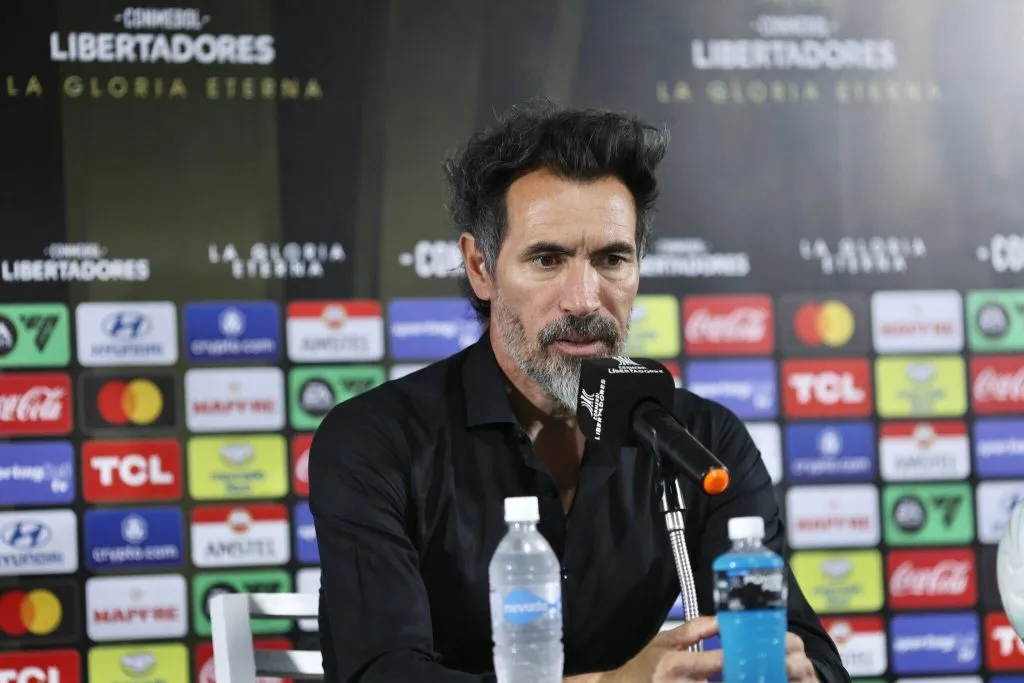 Eduardo Domínguez ya piensa en el choque ante U de Chile. Foto: Estudiantes.